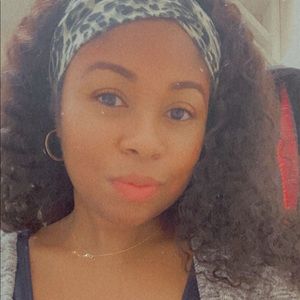 Meet your Posher, Candace